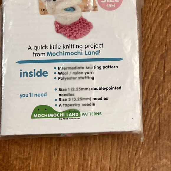 Mochimochi Land Knit Lil Flushie Toilet Amigurumi Kit - Picture 4 of 6